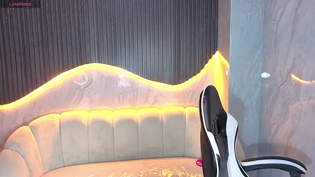 Tifany Tx online show from 04.20.26