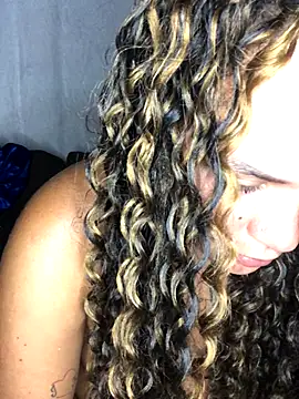 Geelalmeida online show from 12.19.25