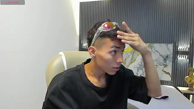 Snapshot of TaylerMiles chatting on 01.15.26 TaylerMiles online show from 01.15.26