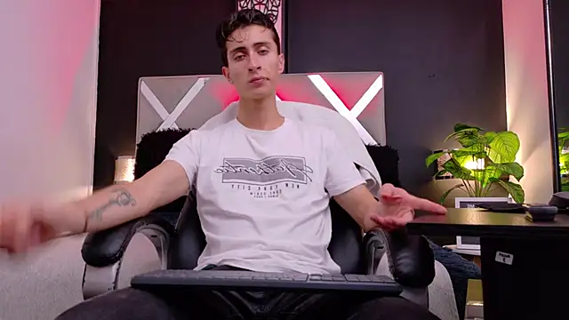 Snapshot of Ithan_Skin chatting on 01.07.26 Ithan Skin online show from 01.07.26