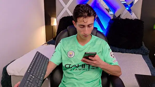 Snapshot of Ithan_Skin chatting on 01.09.26 Ithan Skin online show from 01.09.26