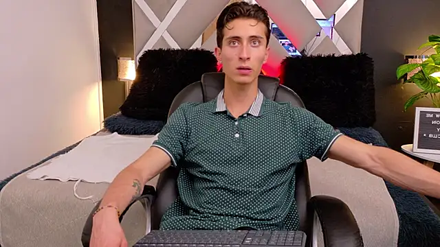 Snapshot of Ithan_Skin chatting on 01.10.26 Ithan Skin online show from 01.10.26