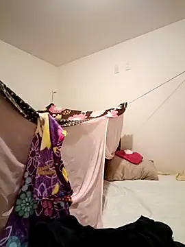 Snapshot of LUNARB23 chatting on 12.18.25 LUNARB23 online show from 12.18.25