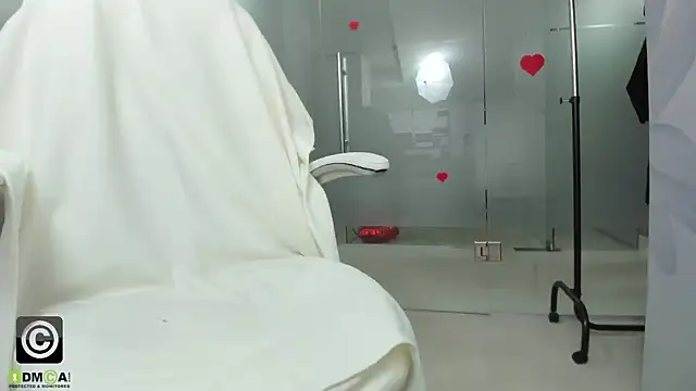 Snapshot of missdominna chatting on 04.23.26 missdominna online show from 04.23.26