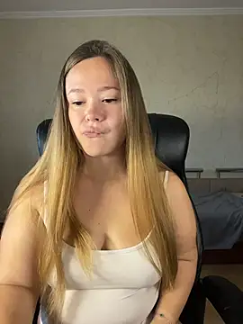 Snapshot of CaramelleSugarr chatting on 07.18.26 CaramelleSugarr online show from 07.18.26