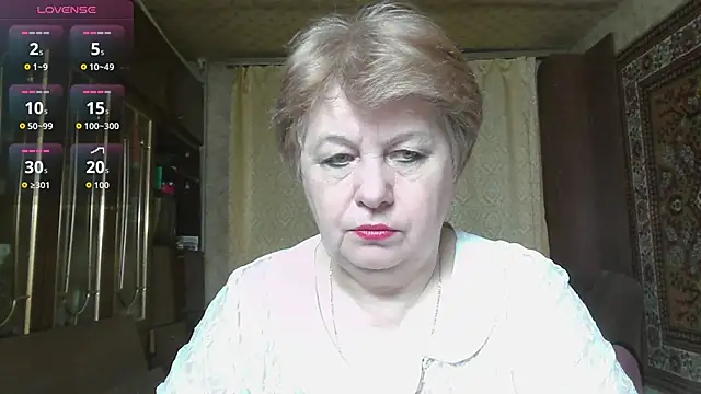 Snapshot of Casey_peach chatting on 04.27.26 Casey peach online show from 04.27.26