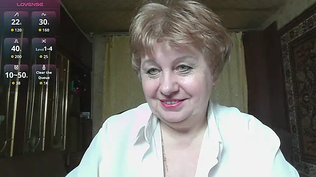 Snapshot of Casey_peach chatting on 04.28.26 Casey peach online show from 04.28.26