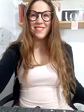 Snapshot of SofiEsteves chatting on 04.22.26 SofiEsteves online show from 04.22.26