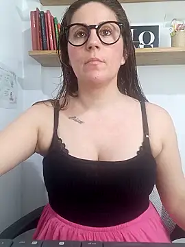 Snapshot of SofiEsteves chatting on 05.07.26 SofiEsteves online show from 05.07.26