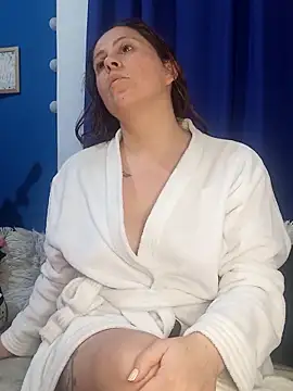 Snapshot of SofiEsteves chatting on 05.24.26 SofiEsteves online show from 05.24.26