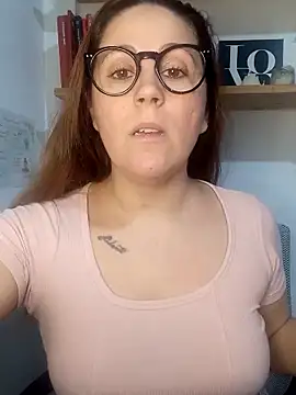 Snapshot of SofiEsteves chatting on 05.25.26 SofiEsteves online show from 05.25.26