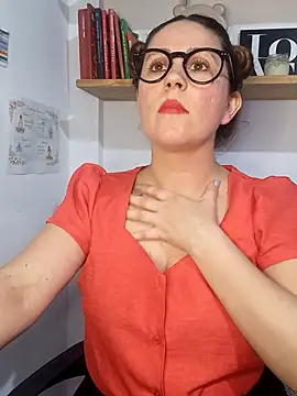 Snapshot of SofiEsteves chatting on 06.01.26 SofiEsteves online show from 06.01.26