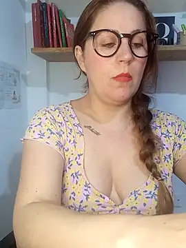 Snapshot of SofiEsteves chatting on 06.05.26 SofiEsteves online show from 06.05.26