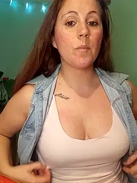 Snapshot of SofiEsteves chatting on 06.14.26 SofiEsteves online show from 06.14.26