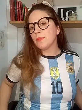 Snapshot of SofiEsteves chatting on 06.17.26 SofiEsteves online show from 06.17.26