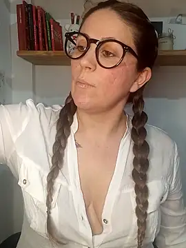 Snapshot of SofiEsteves chatting on 06.18.26 SofiEsteves online show from 06.18.26