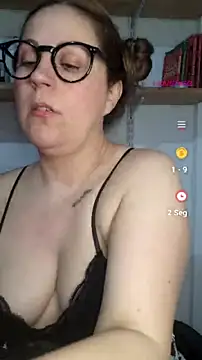 Snapshot of SofiEsteves chatting on 07.25.26 SofiEsteves online show from 07.25.26