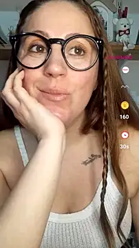 Snapshot of SofiEsteves chatting on 07.28.26 SofiEsteves online show from 07.28.26