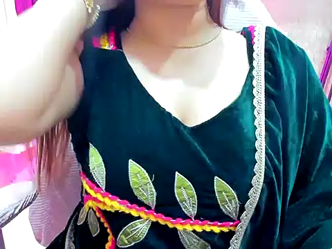 Snapshot of DimondGirl_ chatting on 04.21.26 DimondGirl online show from 04.21.26