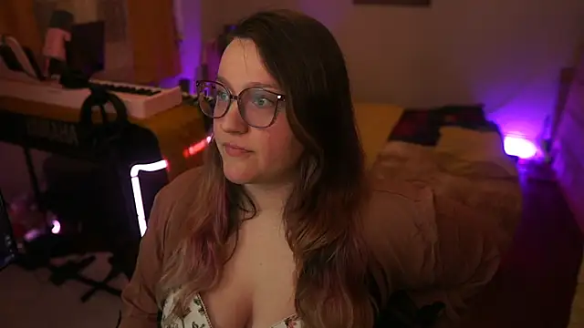 Snapshot of FireproofCuriousiteaze chatting on 03.25.26 FireproofCuriousiteaze online show from 03.25.26