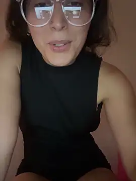 Snapshot of LatinDoll8 chatting on 04.28.26 LatinDoll8 online show from 04.28.26
