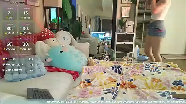 Snapshot of itscleomoon chatting on 01.07.26 itscleomoon online show from 01.07.26