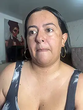 Snapshot of evelyn_harpeery chatting on 06.23.26 evelyn harpeery online show from 06.23.26