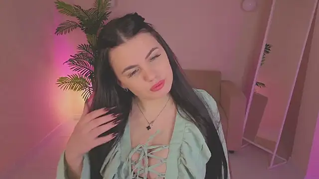 Mia Evelyn online show from 12.22.25