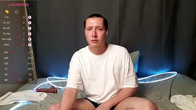 Snapshot of NakedIsaac chatting on 06.17.26 NakedIsaac online show from 06.17.26
