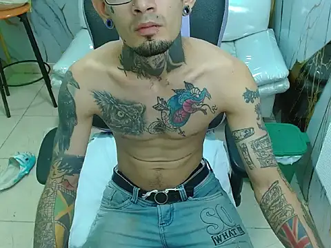 Snapshot of Boy_tatto77 chatting on 05.04.26 Boy tatto77 online show from 05.04.26