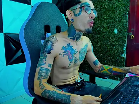 Snapshot of Boy_tatto77 chatting on 05.27.26 Boy tatto77 online show from 05.27.26