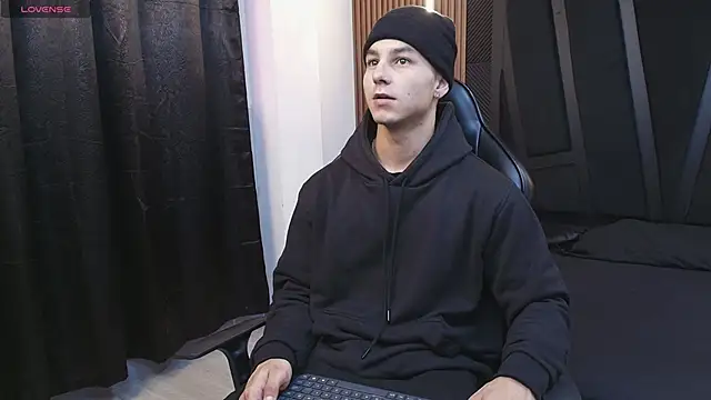 Noah Clarkk online show from 03.08.26