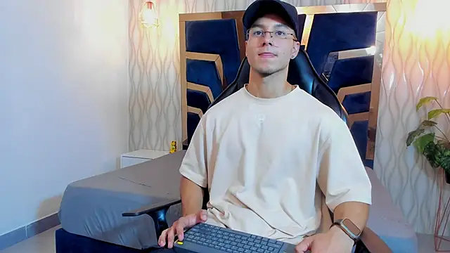 Noah Clarkk online show from 03.25.26