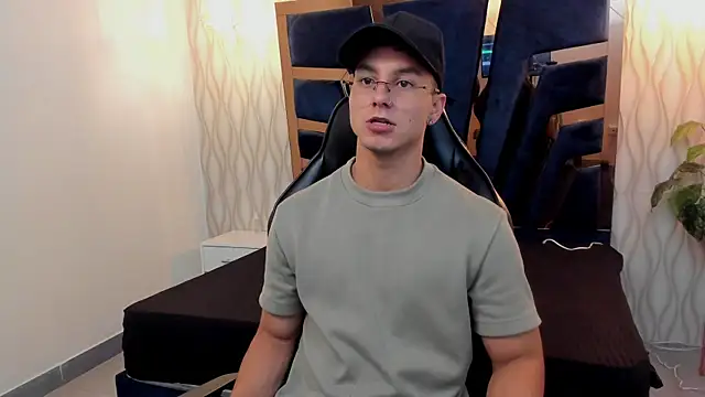 Noah Clarkk online show from 04.02.26