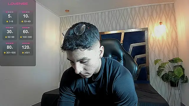 Snapshot of Noah_Clarkk chatting on 04.17.26 Noah Clarkk online show from 04.17.26