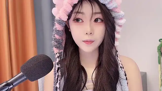 smalldaisy online show from 02.06.26