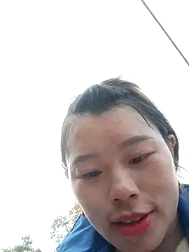 Snapshot of chloe-ri chatting on 12.21.25 chloe-ri online show from 12.21.25