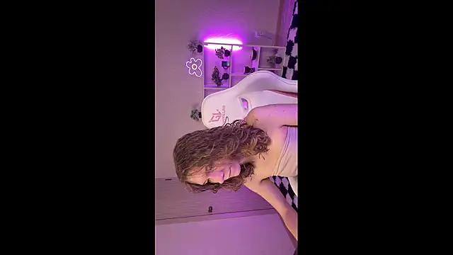 Snapshot of KellySunn chatting on 02.01.26 KellySunn online show from 02.01.26