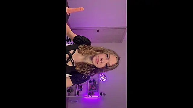 Snapshot of KellySunn chatting on 02.25.26 KellySunn online show from 02.25.26