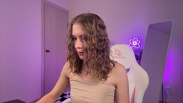 Snapshot of KellySunn chatting on 03.02.26 KellySunn online show from 03.02.26