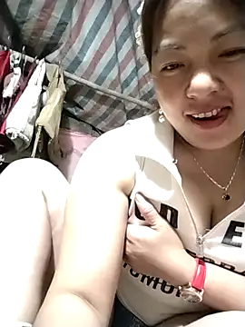 Snapshot of Lucky_cutee chatting on 02.17.26 Lucky cutee online show from 02.17.26