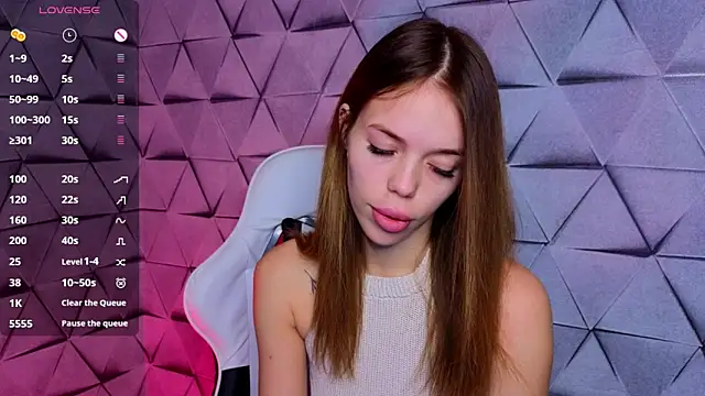 Snapshot of SofieSien chatting on 12.22.25 SofieSien online show from 12.22.25