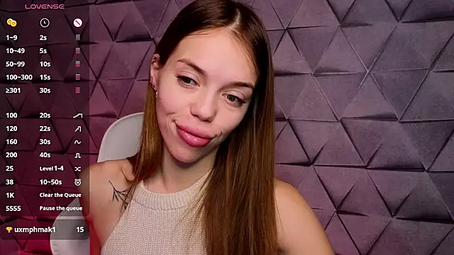 Snapshot of SofieSien chatting on 12.23.25 SofieSien online show from 12.23.25