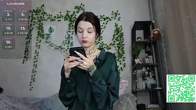 LeonaHinnes online show from 02.12.26