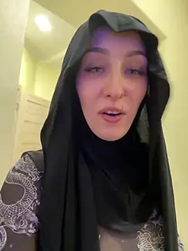 Snapshot of LuxBrunette_ chatting on 05.15.26 LuxBrunette online show from 05.15.26