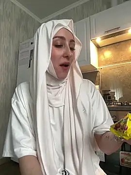 Snapshot of LuxBrunette_ chatting on 05.16.26 LuxBrunette online show from 05.16.26