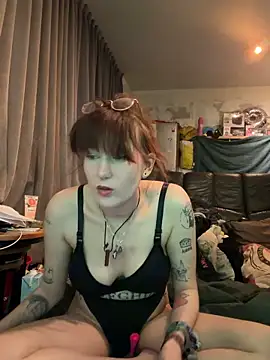 Snapshot of MisterandNiffyNoon chatting on 02.10.26 MisterandNiffyNoon online show from 02.10.26