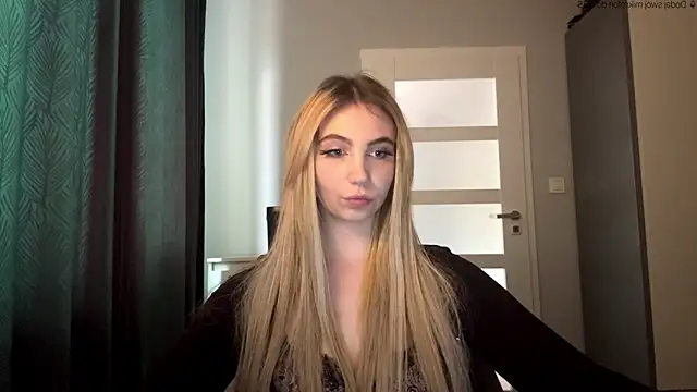 Snapshot of TeenLily chatting on 05.19.26 TeenLily online show from 05.19.26