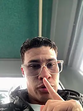 Snapshot of Latin_Paisa_Boy chatting on 04.15.26 Latin Paisa Boy online show from 04.15.26
