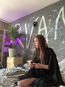 EmmaLyrica online show from 04.20.26